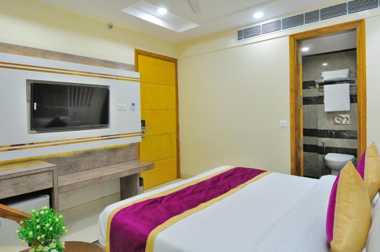 Hotel Worth Newly Bulit - New Delhi Exterior photo